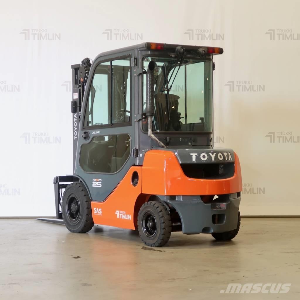 Toyota 52-8FDF25 Tehnika ar dīzeļa dzinēju