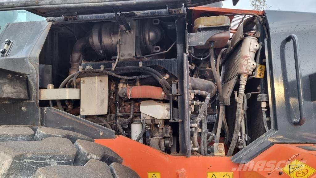 Hitachi ZW 220-6 Iekrāvēji uz riteņiem