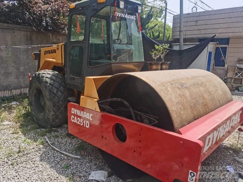 Dynapac CA 251 D Vienvalča grunts veltņi