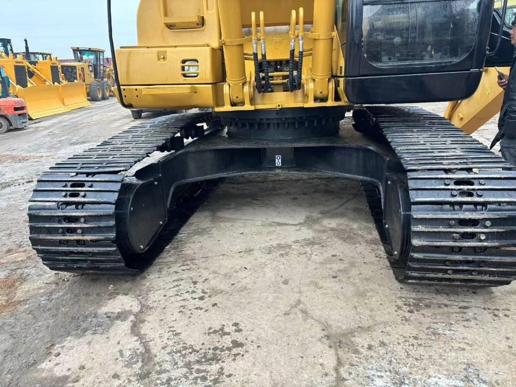 CAT 325 C Kāpurķēžu ekskavatori