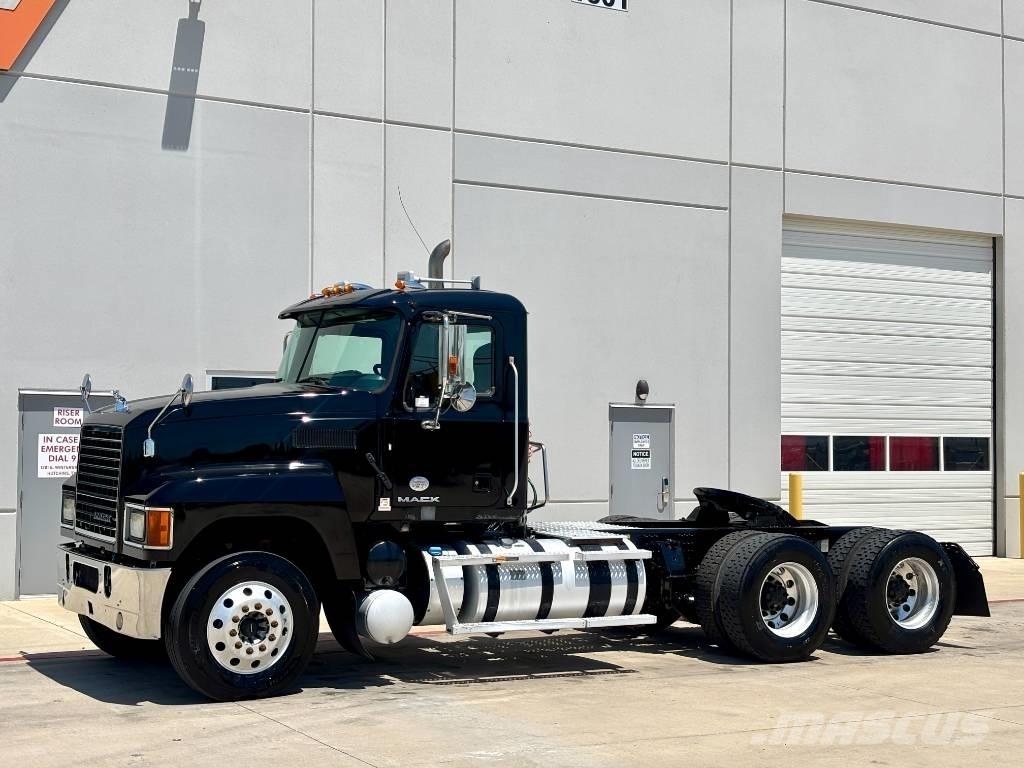 Mack CHU 613 Vilcēji
