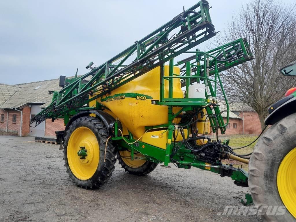 John Deere 840 Piekabināmie smidzinātāji(miglotāji)
