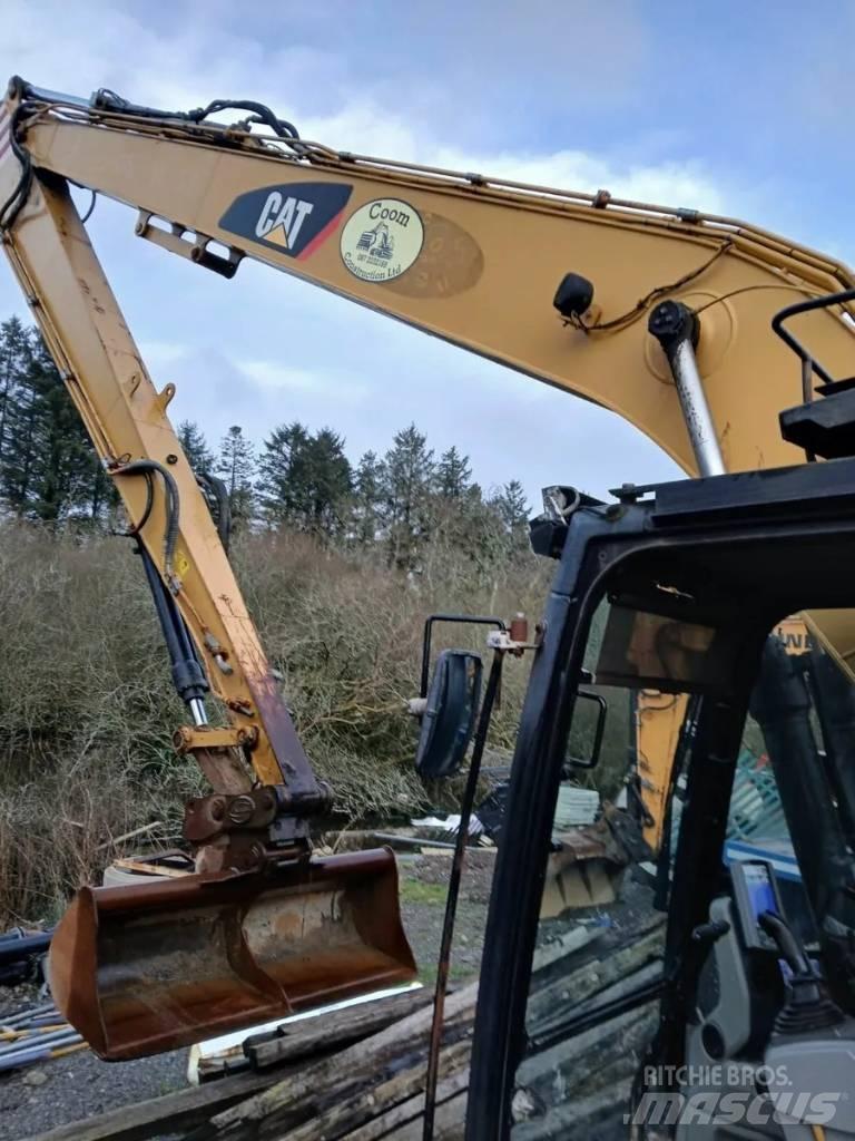 CAT 320 E Ekskavatori tālās sniedzamības darbiem