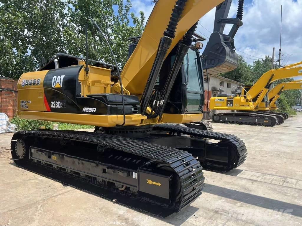 CAT 323d2l Vidēja lieluma ekskavatori 7 t - 12 t