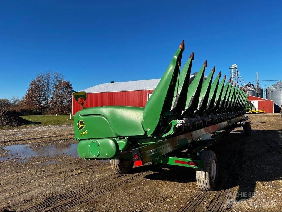 John Deere 716c Ražas novākšanas galvas