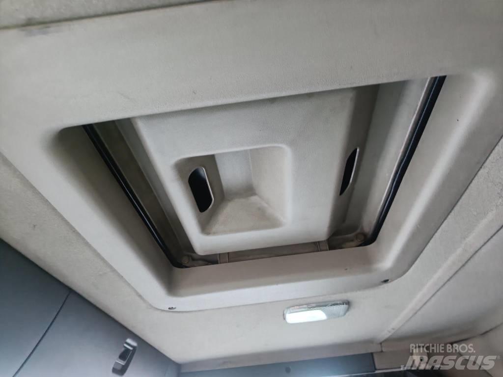 Scania P 420 Treileri ar āķi