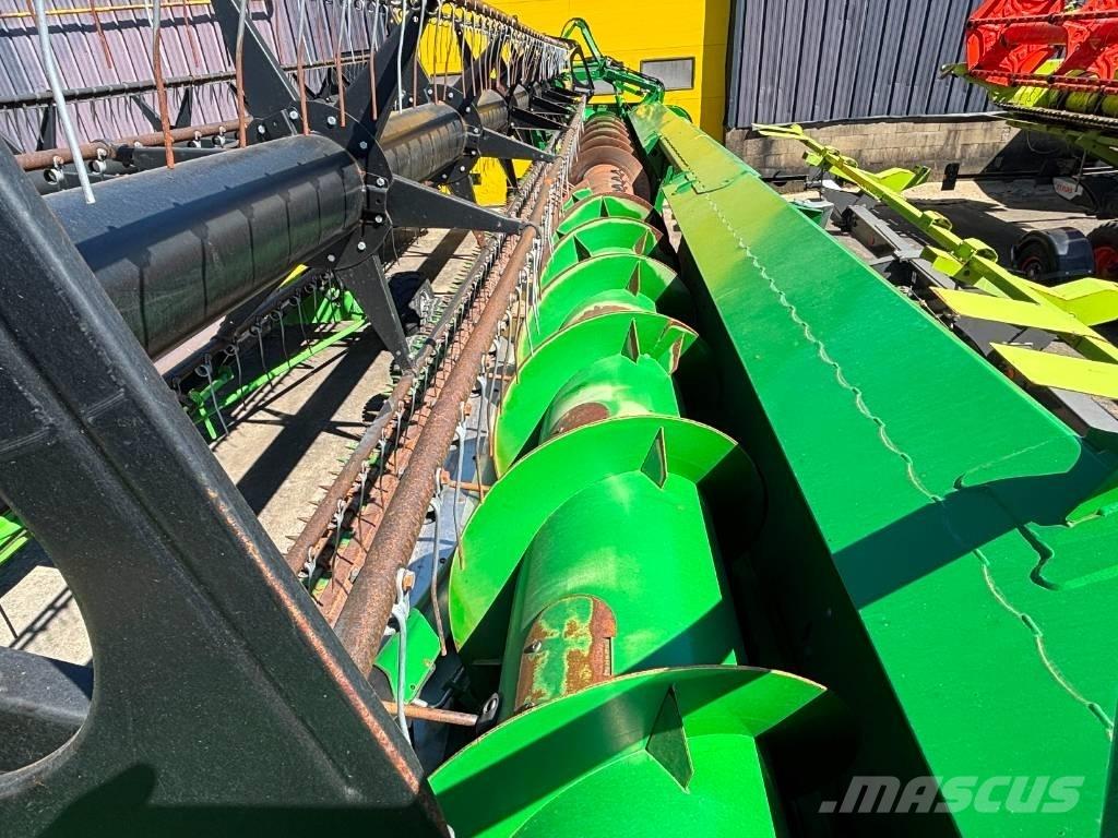 John Deere S 690 i Ražas novākšanas kombaini