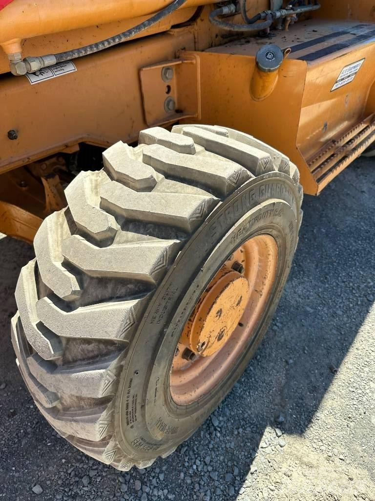 CASE 570 M XT Iekrāvēji uz riteņiem