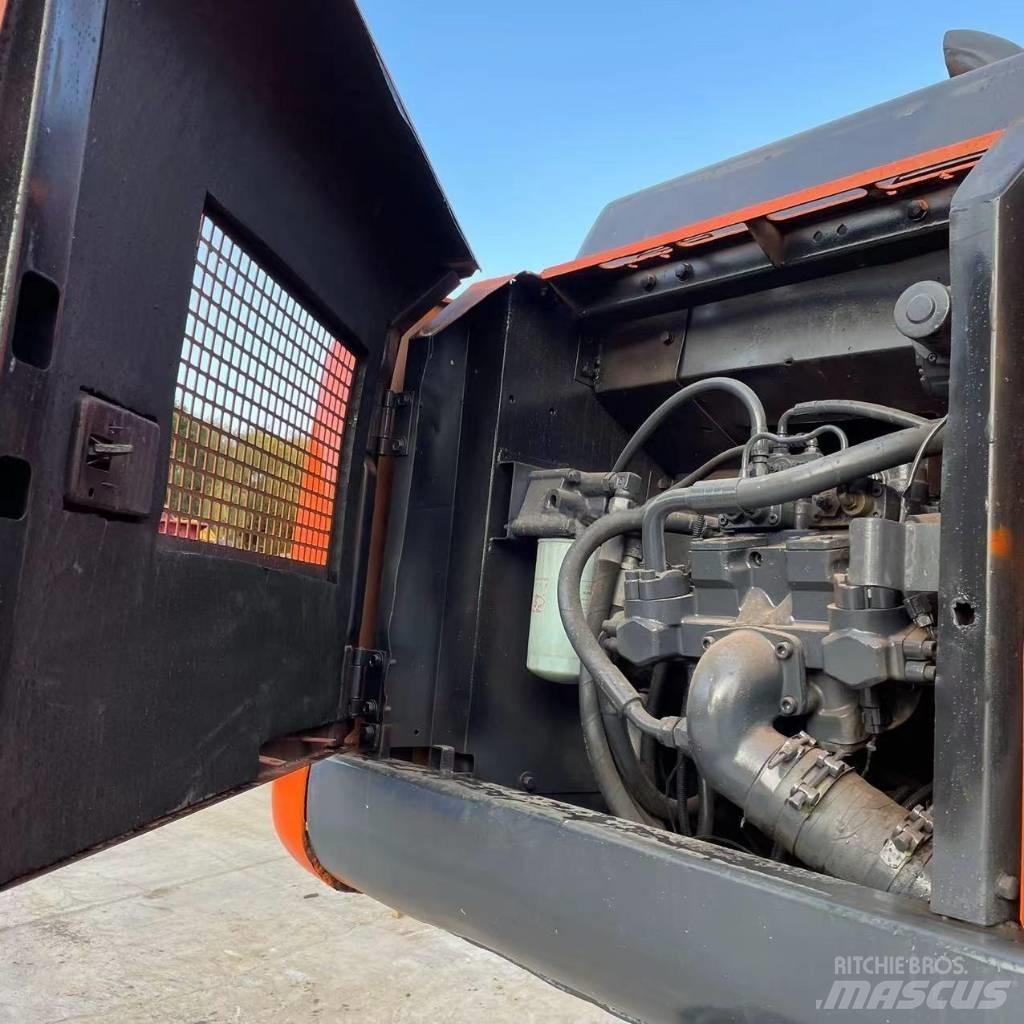 Hitachi ZX200 Kāpurķēžu ekskavatori