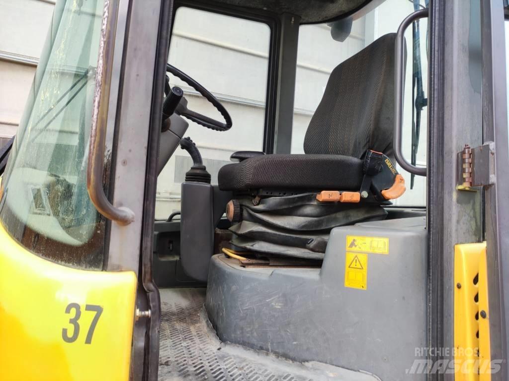 Volvo L 30 B Iekrāvēji uz riteņiem