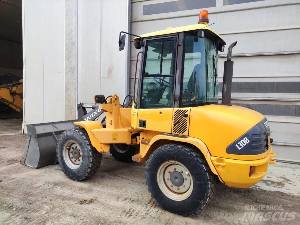 Volvo L 30 B Iekrāvēji uz riteņiem