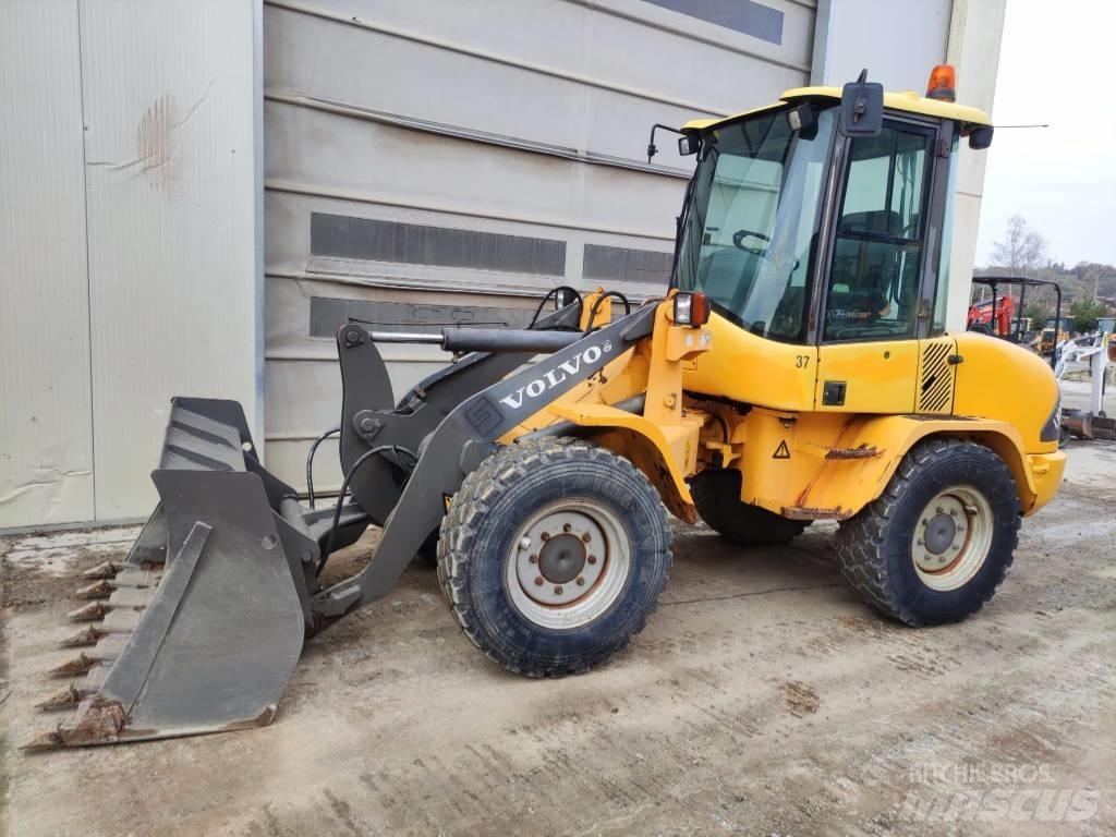 Volvo L 30 B Iekrāvēji uz riteņiem