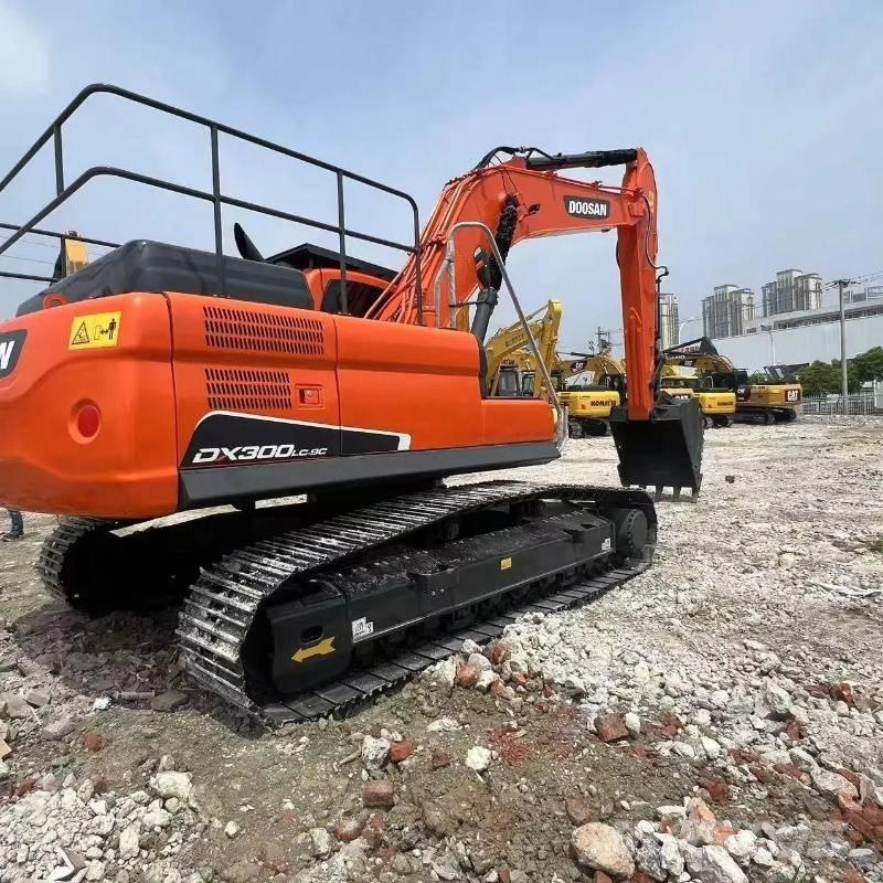 Doosan DX 300 Kāpurķēžu ekskavatori