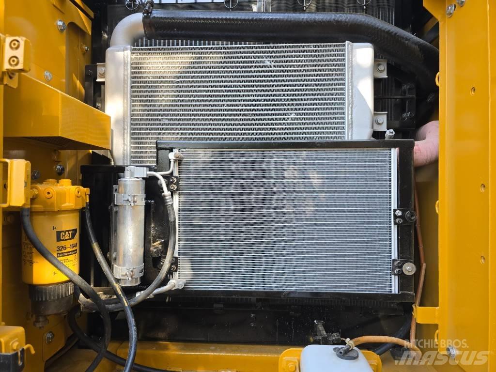 CAT 320D2 Kāpurķēžu ekskavatori