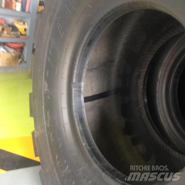 Goodyear 3565R33 L5 Riepas, riteņi un diski