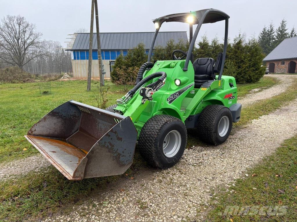 Avant 635 Iekrāvēji uz riteņiem