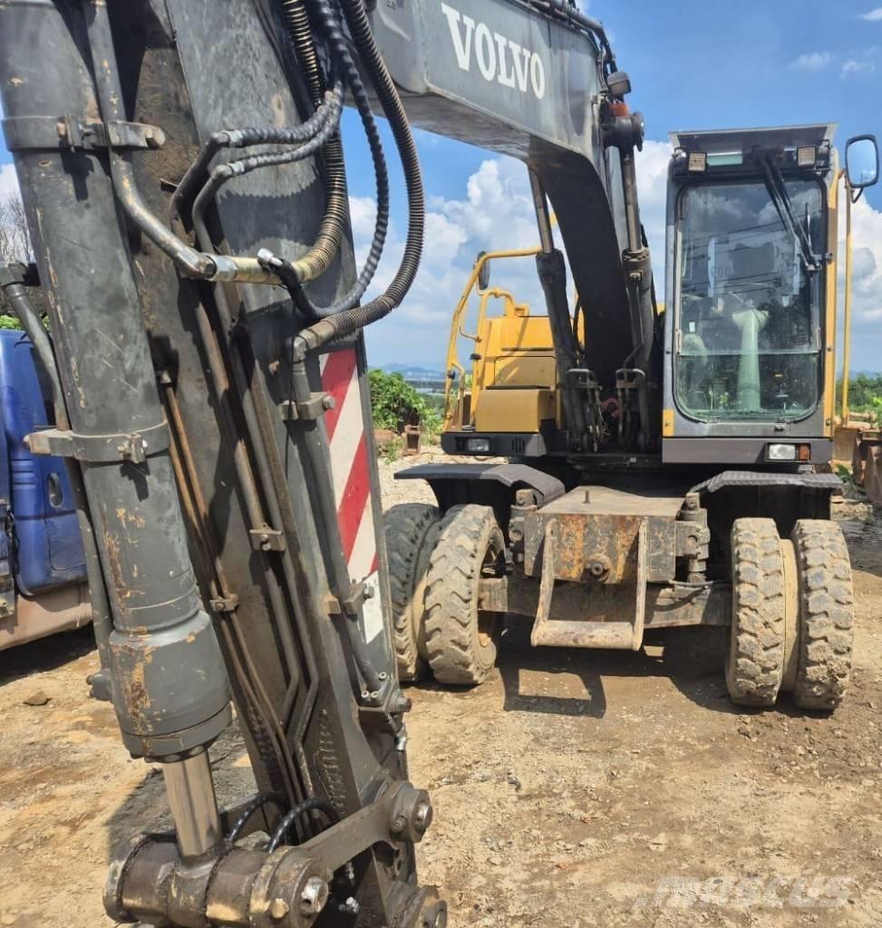 Volvo EW 145 Ekskavatori uz riteņiem