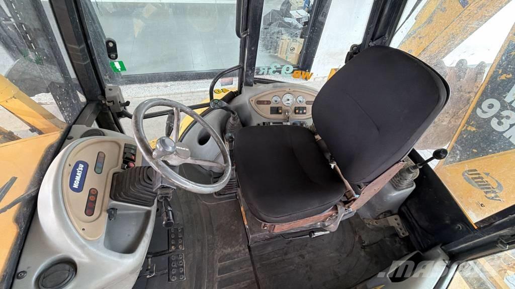 Komatsu WB 93 R Ekskavatori-iekrāvēji