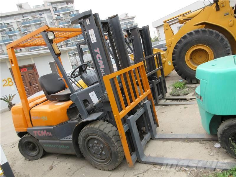 TCM FD 30 Tehnika ar dīzeļa dzinēju