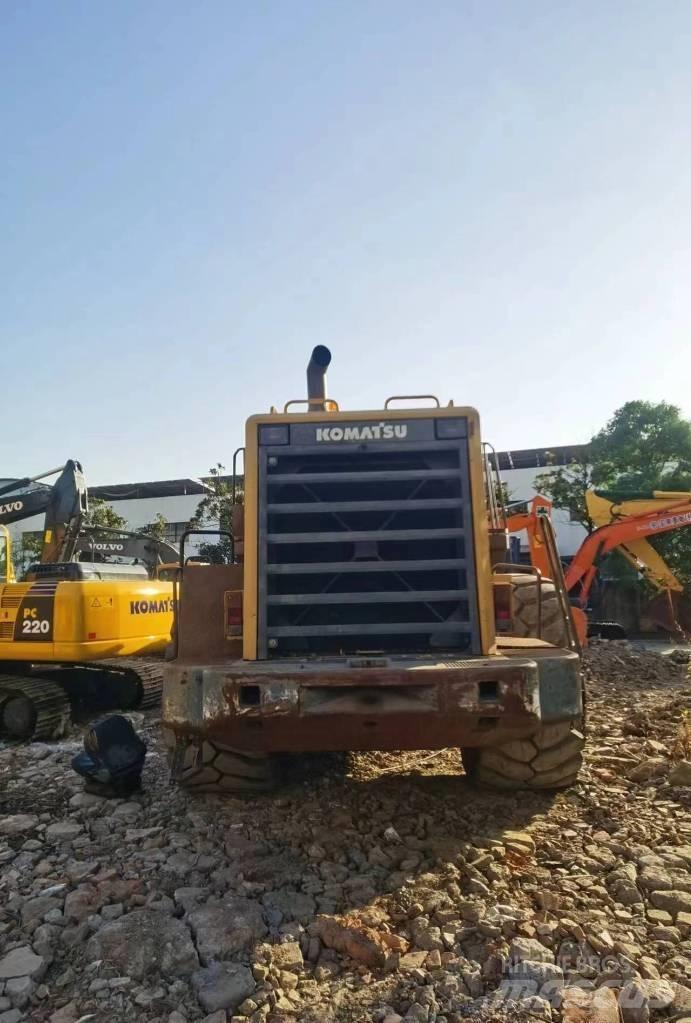 Komatsu WA 600 Iekrāvēji uz riteņiem
