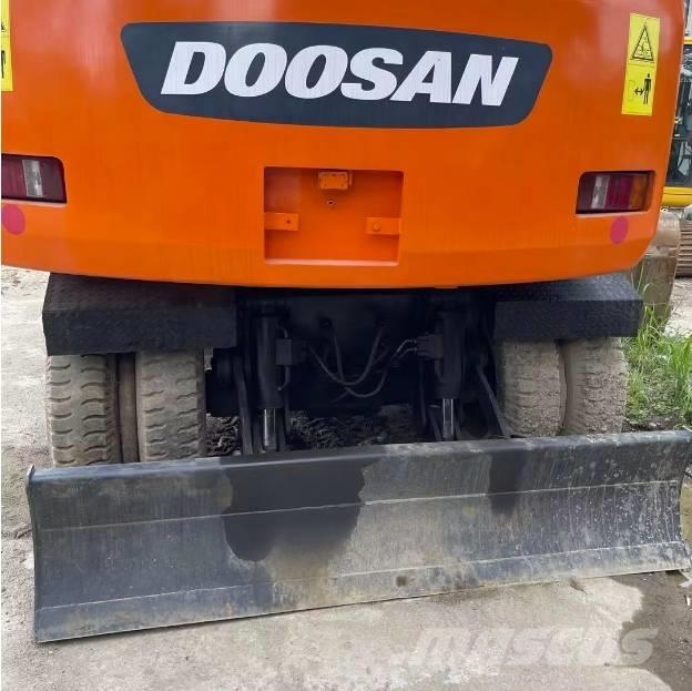 Doosan DH150W-7 Ekskavatori uz riteņiem