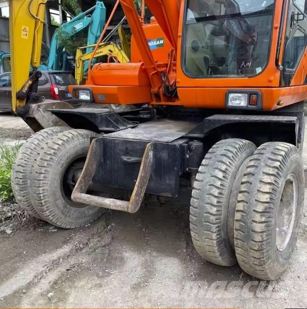 Doosan DH150W-7 Ekskavatori uz riteņiem