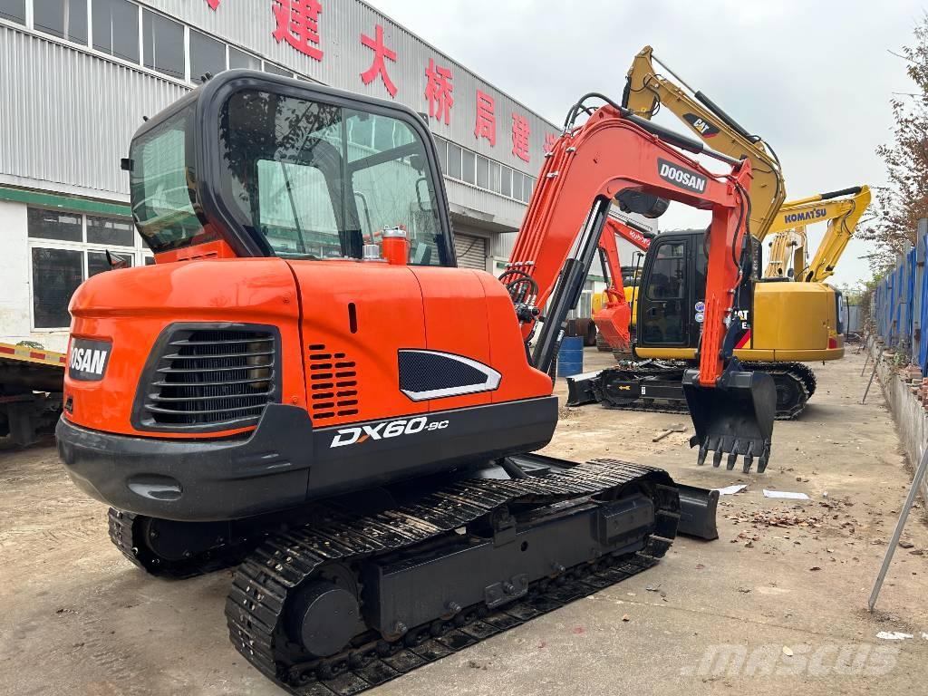 Doosan DX 60 Kāpurķēžu ekskavatori