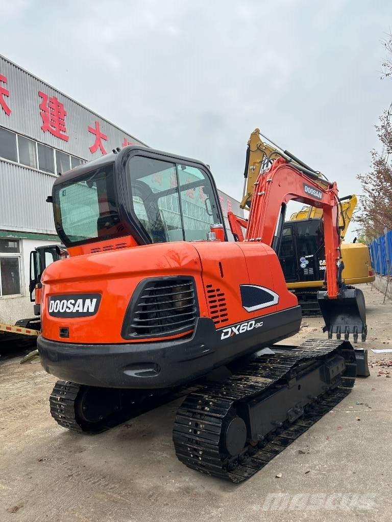 Doosan DX 60 Kāpurķēžu ekskavatori