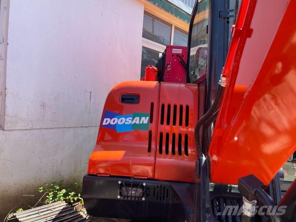 Doosan DX 60 Kāpurķēžu ekskavatori