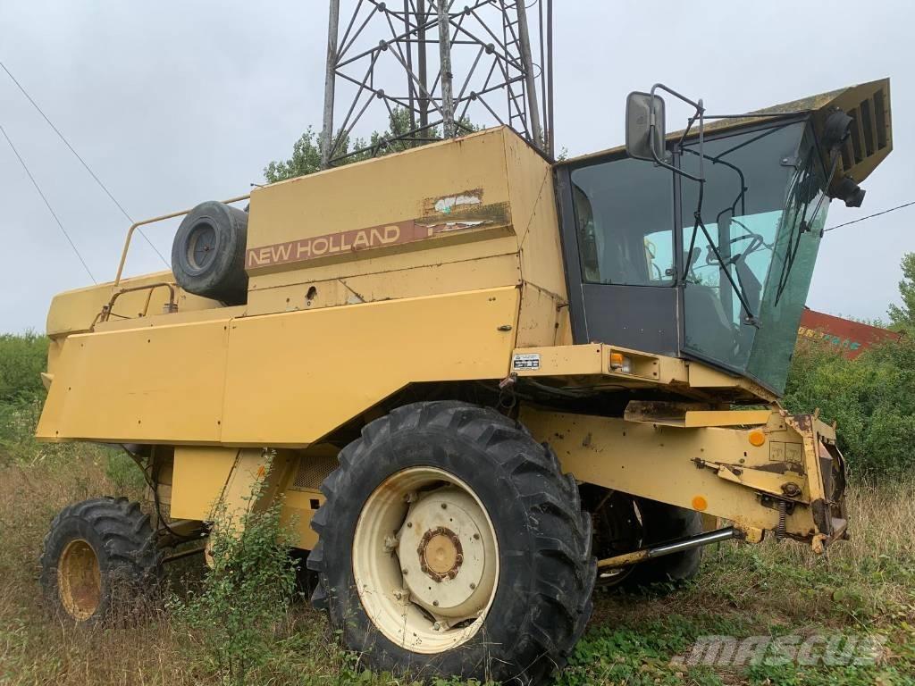 New Holland TX 32 Ražas novākšanas kombaini