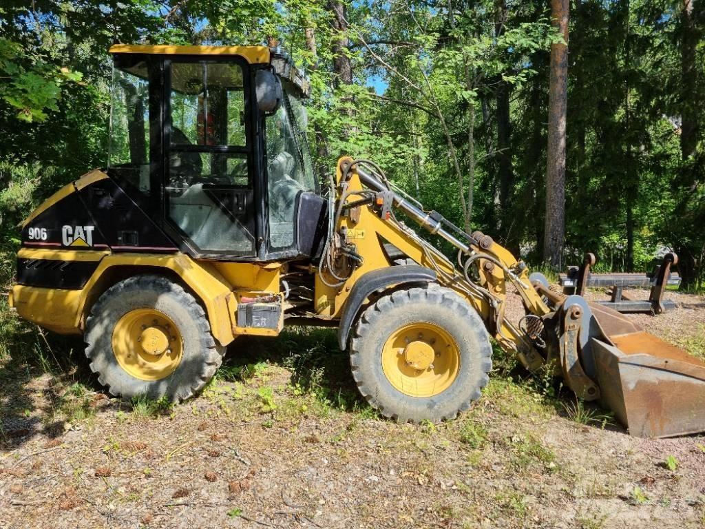 CAT 906 Iekrāvēji uz riteņiem