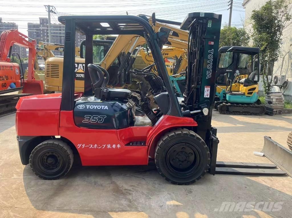 Toyota FD 35 Tehnika ar dīzeļa dzinēju