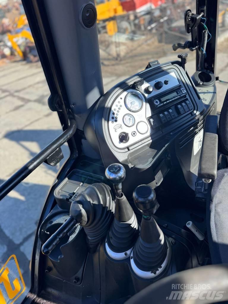 JCB 4 CX Ekskavatori-iekrāvēji