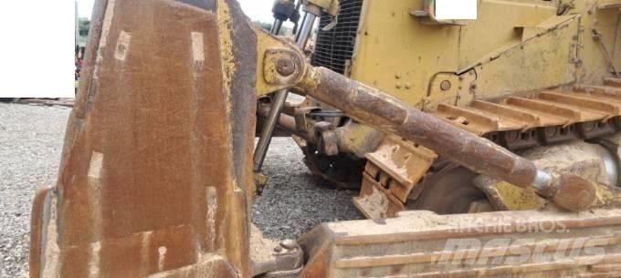 CAT D 9 N Kāpurķēžu buldozeri