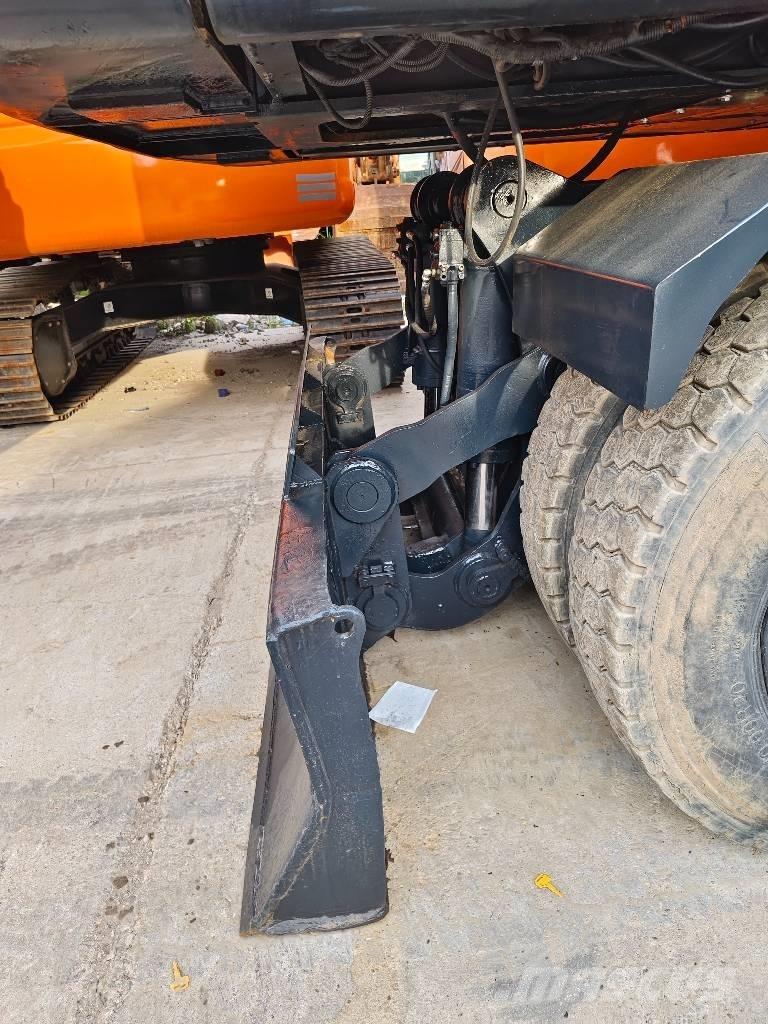 Hyundai R210W-9 Ekskavatori uz riteņiem