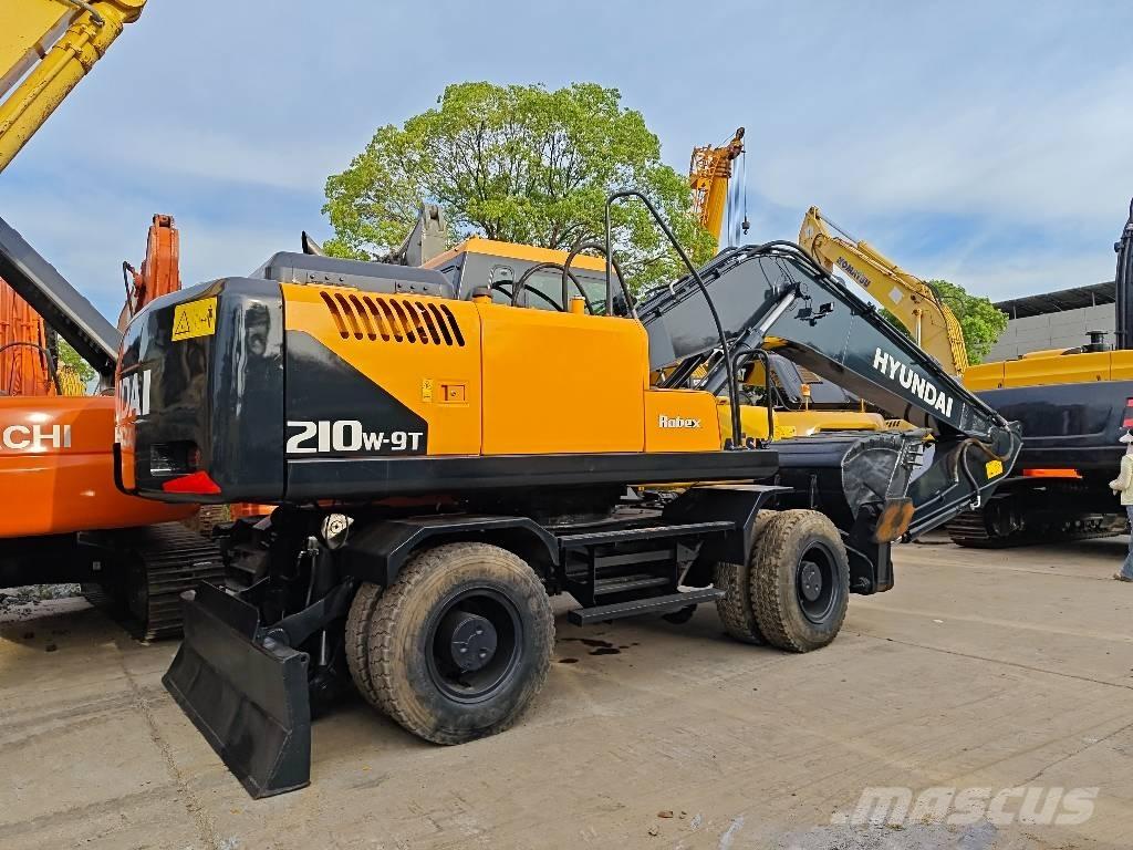 Hyundai R210W-9 Ekskavatori uz riteņiem