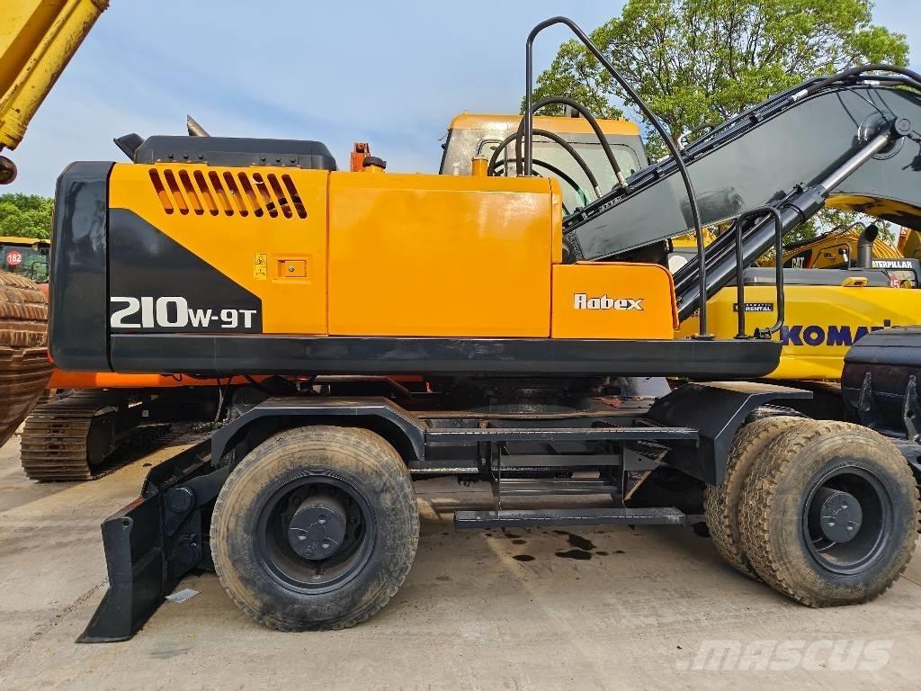 Hyundai R210W-9 Ekskavatori uz riteņiem