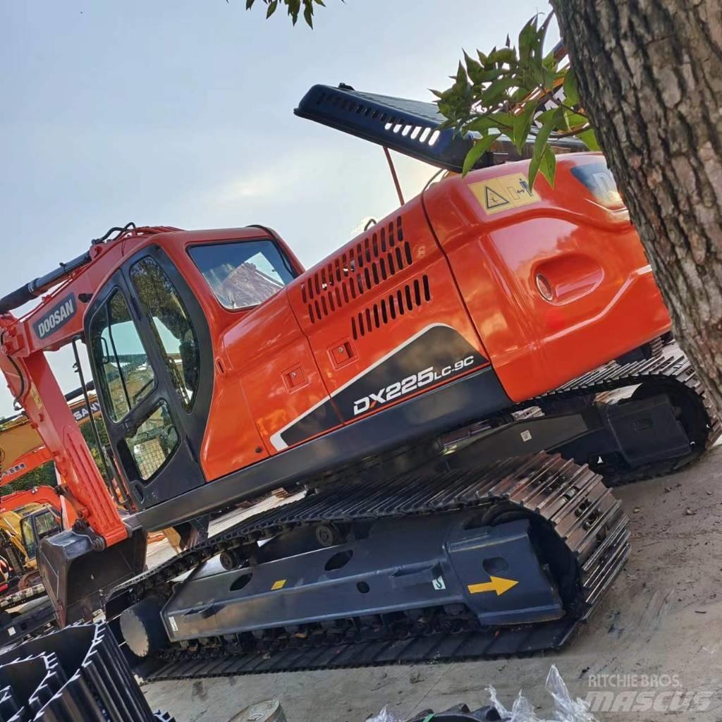 Doosan DX 225 LC Kāpurķēžu ekskavatori