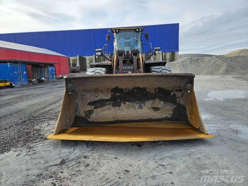 CAT 982 M Iekrāvēji uz riteņiem