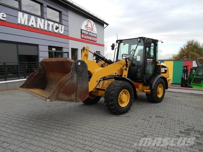 CAT 906M Iekrāvēji uz riteņiem