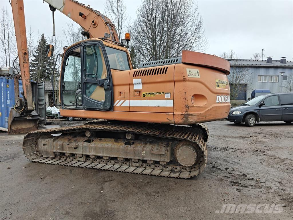 Doosan DX 225 LC Ekskavatori tālās sniedzamības darbiem
