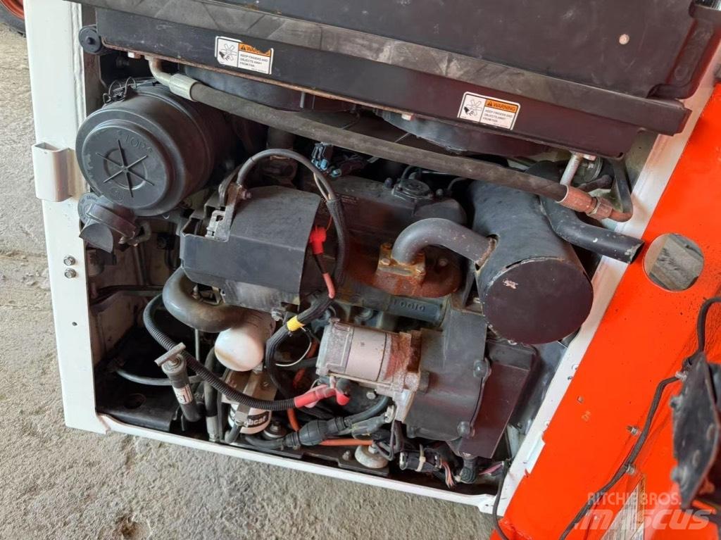 Bobcat S 70 Lietoti riteņu kompaktiekrāvēji