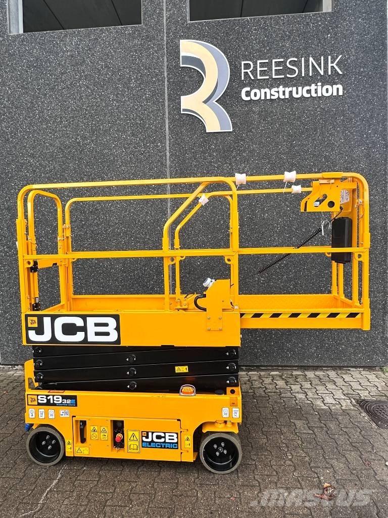 JCB 1932e Šķerveida pacēlāji