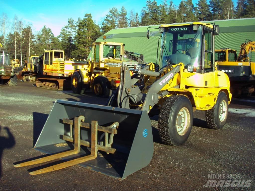 Volvo L 30 Iekrāvēji uz riteņiem