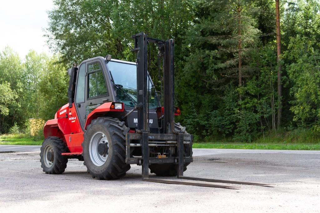 Manitou M 30.4 Apvidus autokrāvējs