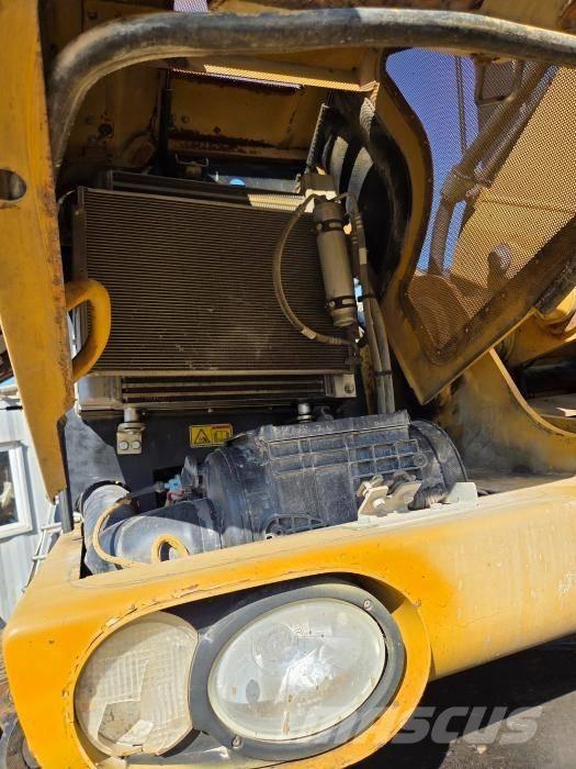 CAT M 313 D Ekskavatori uz riteņiem