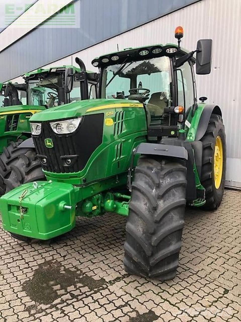 John Deere 6215r Traktori