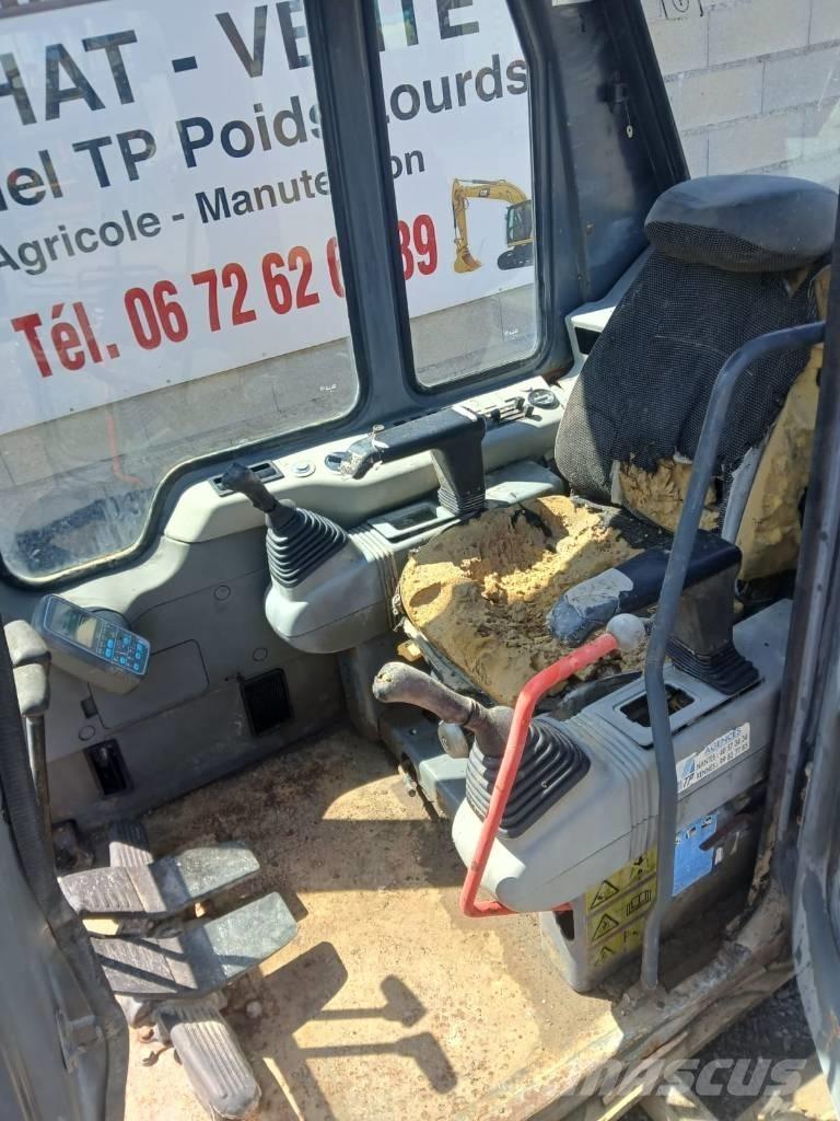 Komatsu PC 210 Kabīnes un interjers