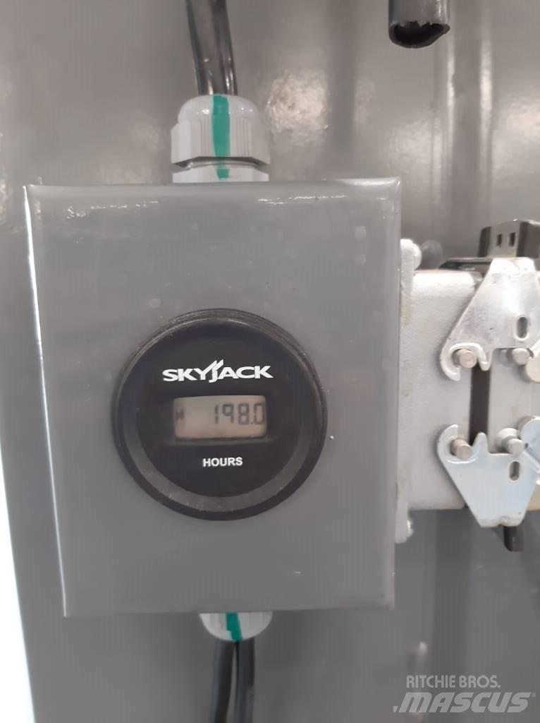 SkyJack SJ 16 Vertikālie pacēlāji