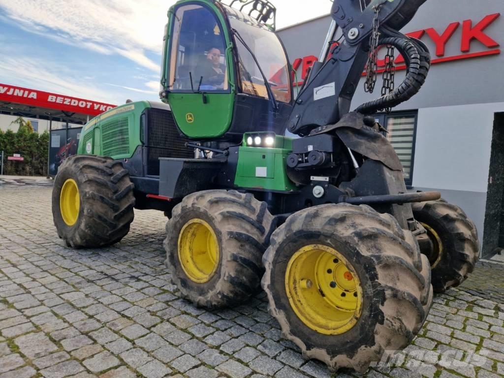 John Deere 1070 E Harvesteri